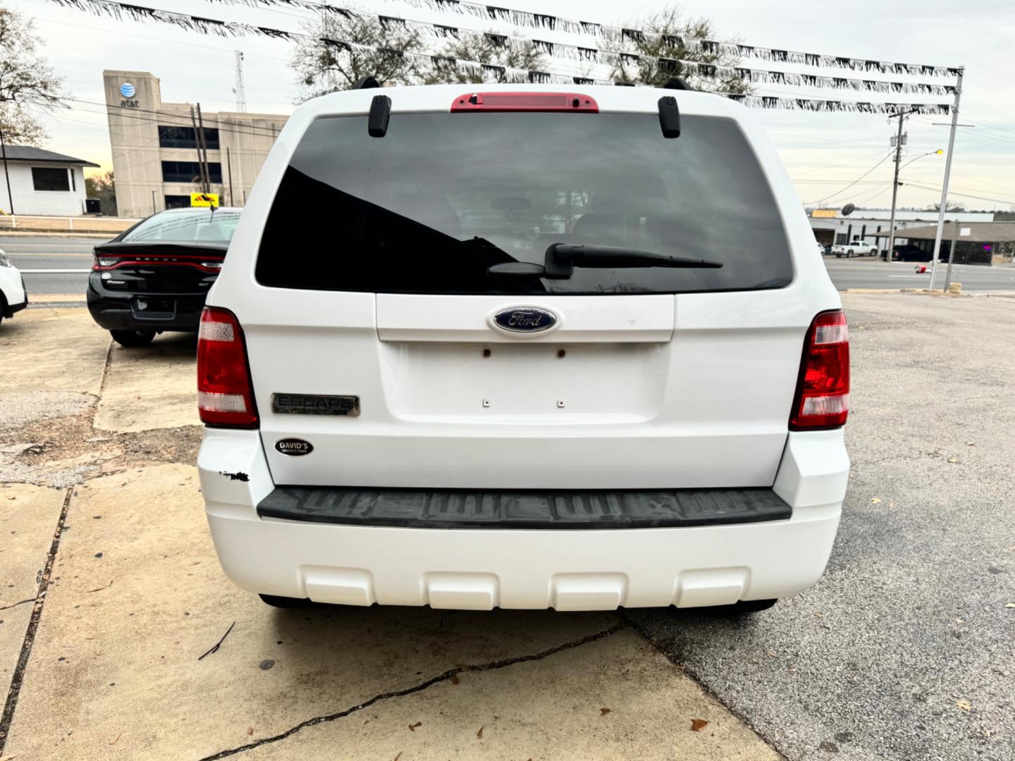 2008 White Ford Escape (1FMCU031X8K) , located at 307 West Marshall Avenue, Longview, TX, 75601, (903) 753-3091, 32.500828, -94.742577 - Photo#3